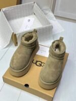 UGGs Shoes pallets - Image 3