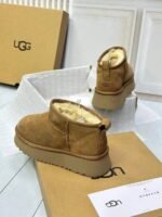 UGGs Shoes pallets - Image 5