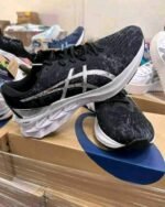 ASICS Novablast 2 Platinum US 9 sport shoes pallet