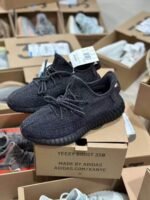Yeezy Shoes pallets - Image 13