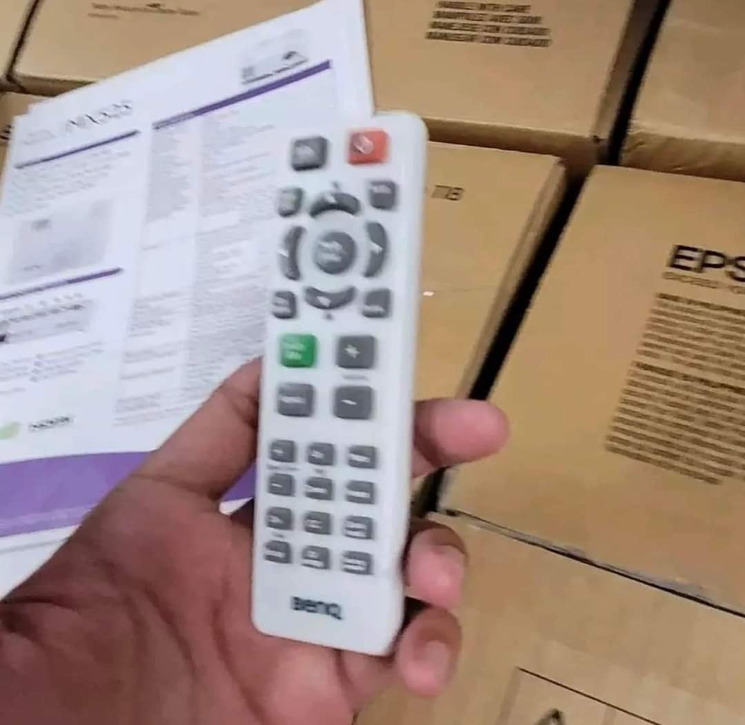 1000330911.jpg Projectors - Image 1