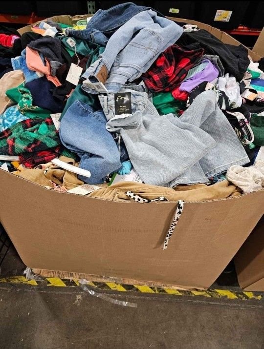 Half Wagon Street Clothing pallets for sale Half Wagon Street Clothing pallets for sale