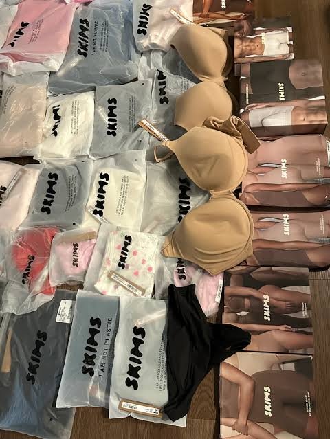 SKIMS Clothes Pallet for Sale Wholesale SKIMS Apparel Liquidation Palletss (13) SKIMS Clothes Pallet for Sale Wholesale SKIMS Apparel Liquidation Pallets